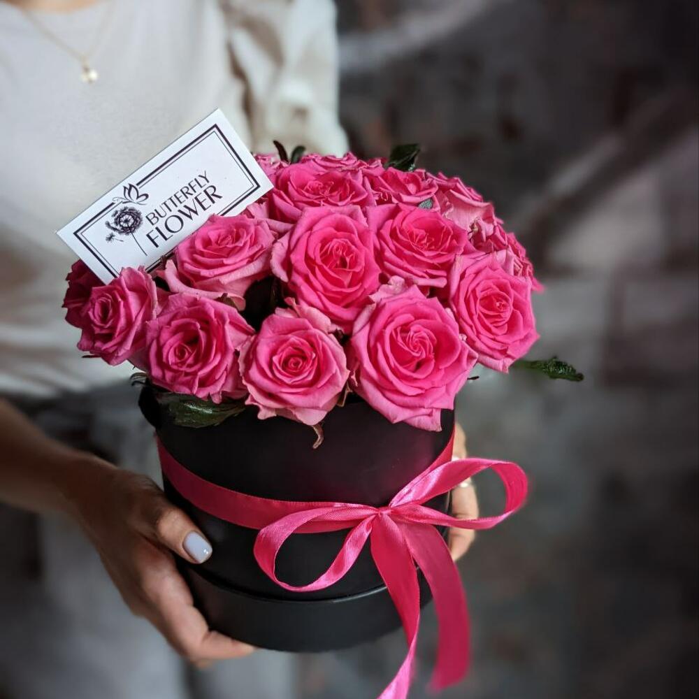 Букет из 21 розы в шляпной коробке 