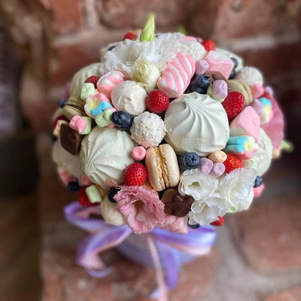 Съедобный букет из эустомы Съедобный букет из эустомы