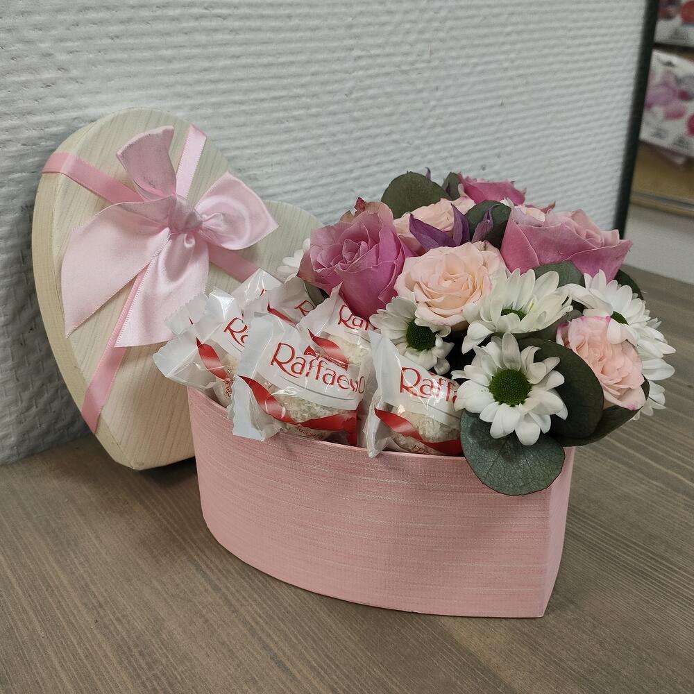 Цветы в коробке"Валентинка" Цветы в коробке"Валентинка"