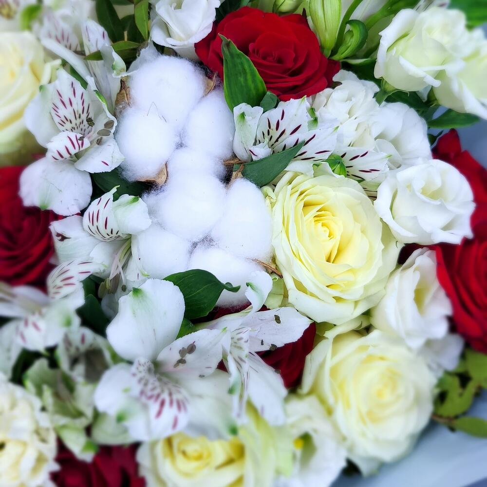 Романс XL букет из роз с хлопком Романс XL букет из роз с хлопком