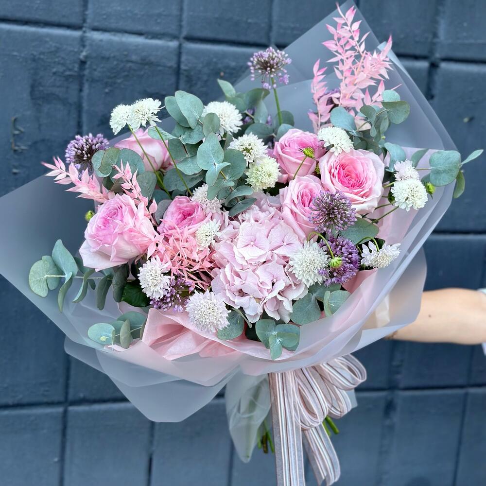 Стильный букет с гортензией